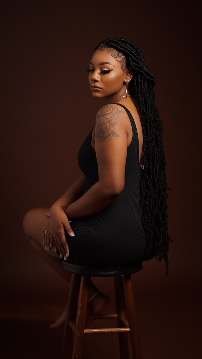 She bad with ambition, too high to see my competition 🤎