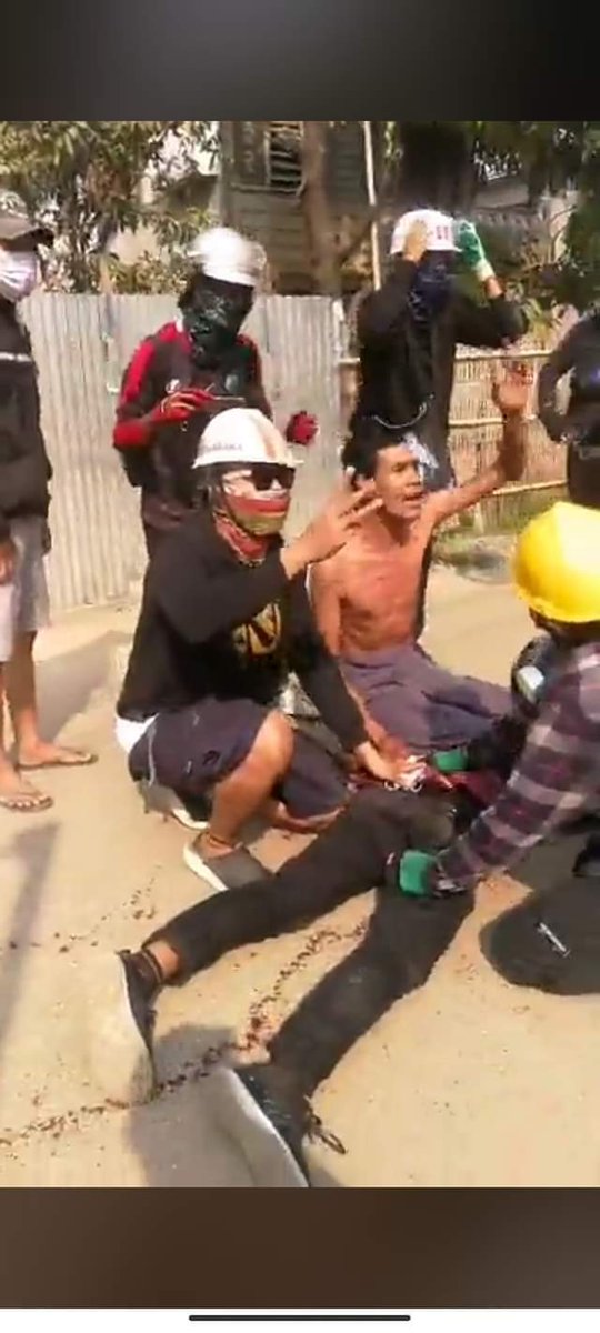 Byun_Sori6104's tweet photo. Tw // ⚠️ graphic content // gunshot // blood 

Two young men were shot with live bullets in the stomach in Pyay by the military terrorists !!!

TOWARDS FEDERAL UNION

#WhatsHappeningInMyanmar
#Mar13Coup https://t.co/uv8gjg98p0
