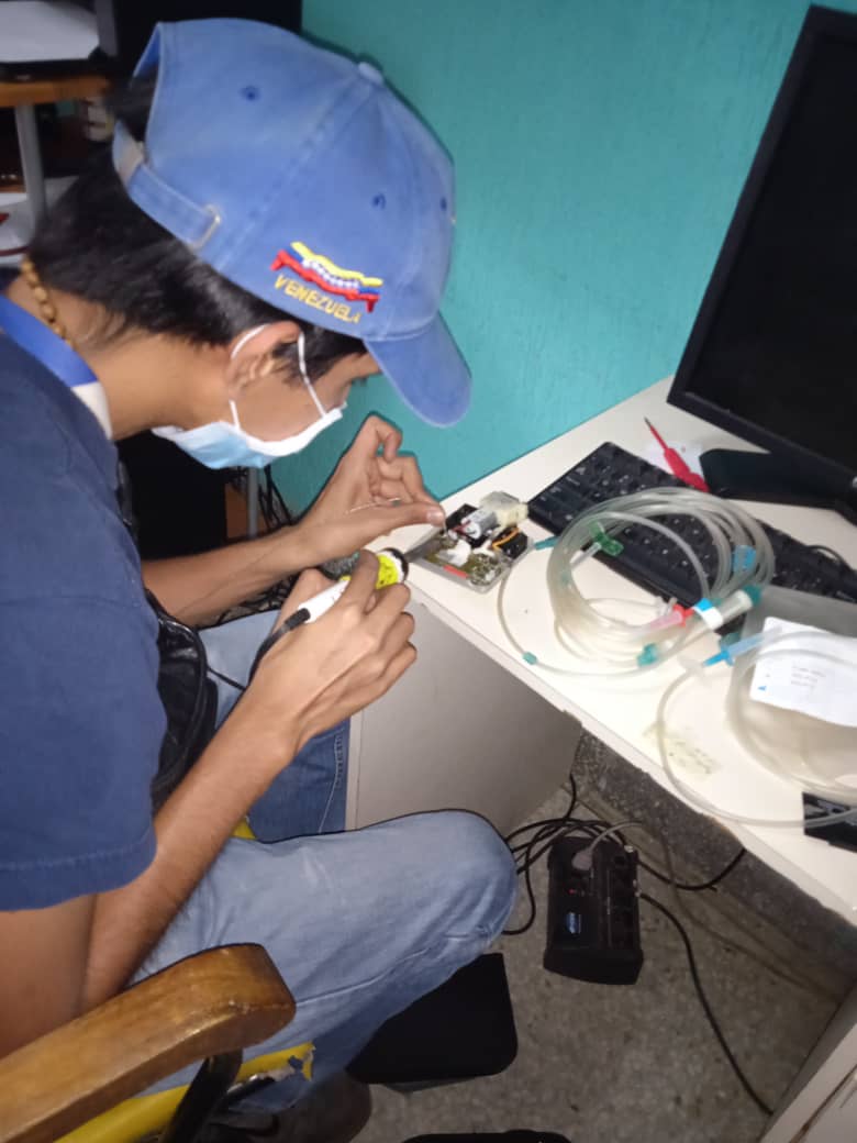 Mincyt_VE's tweet photo. 58 equipos médicos recuperó la Cayapa Heroica en el Hospital Universitario Alfredo Van Grieken, en Coro.

Entre los equipos reactivados, destacan: esterilizadores, monitores de signos vitales, electrocardiógrafos, incubadoras. 

Lee más, en esta nota: https://t.co/l4FFQBSORy. https://t.co/XJlkYgCWF0
