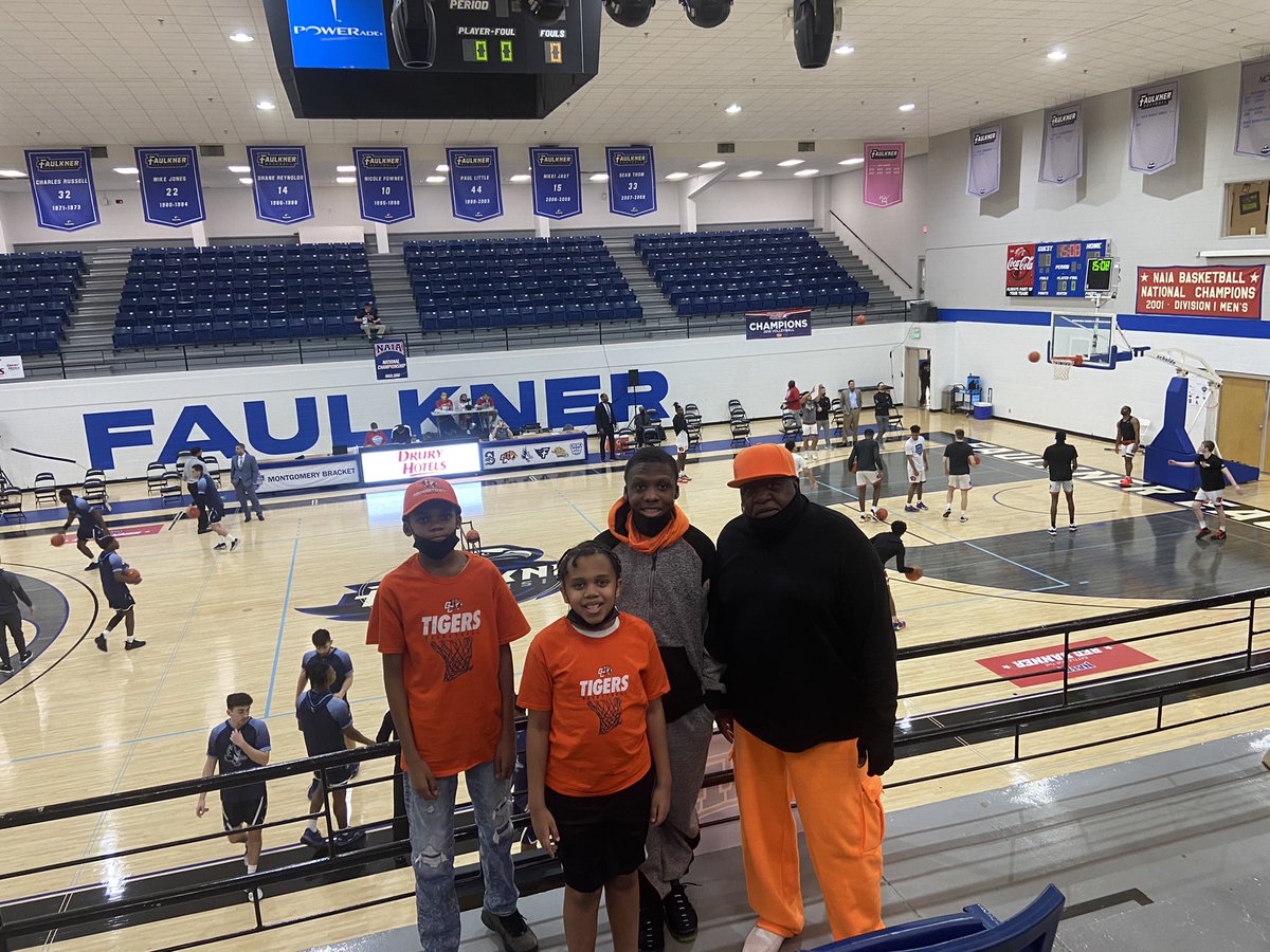 ClassAKAl_Lady's tweet photo. TOUGH loss for the boys, but thankful we could be there to support! 🙏🏾#HisNumber1Fan❤️ #SportsMom💪🏽 #GCTigers🐅 #Bishop🧡🖤 #24🏀 @rashad___23 https://t.co/nMk6UQlExx