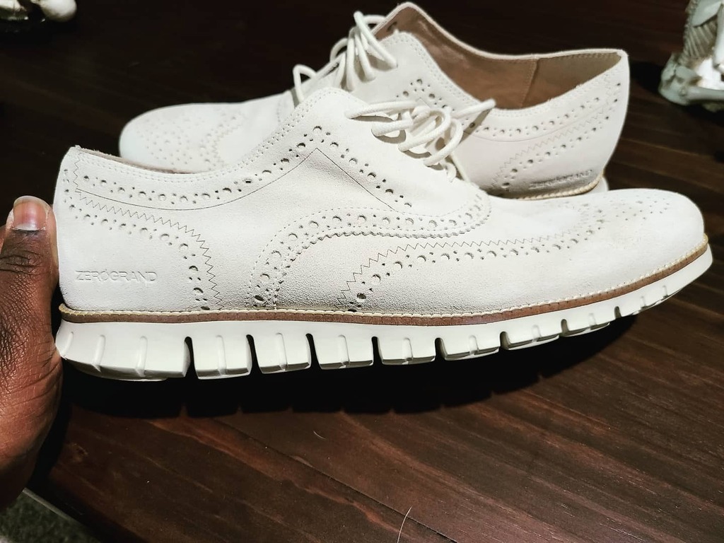 qlr's tweet photo. I was curious about the @colehaan #zerogrand shoes. Also, I wanted some white hot snazzy shoes... copped them on clearance and I'm glad I did. I'm very pleased. Ended up getting some black leather ones too. Just funny how shoes just pile up all at once. https://t.co/yCvMbZpgsx