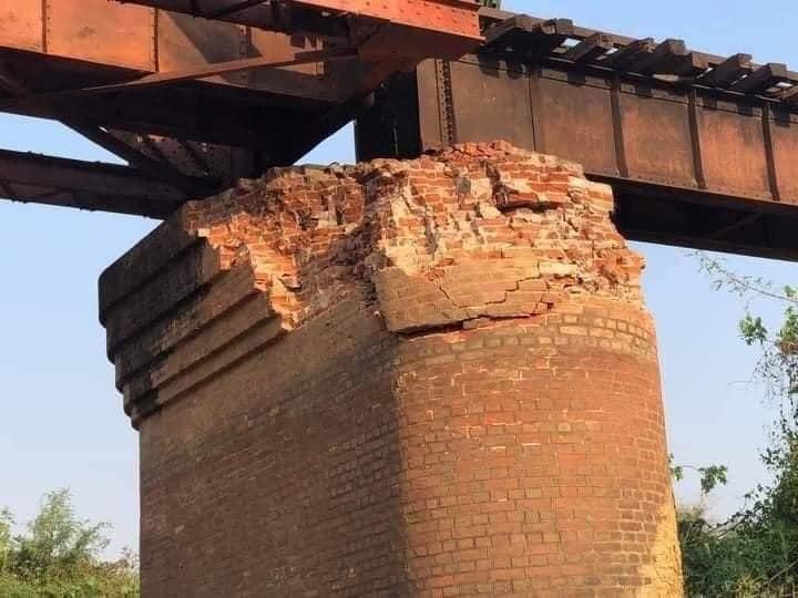 AMakury's tweet photo. Railway bridge that connects between Mandalay and Kachin blown off #WhatsHappeningInMyanmar @KIA https://t.co/QYJUAVSpyL