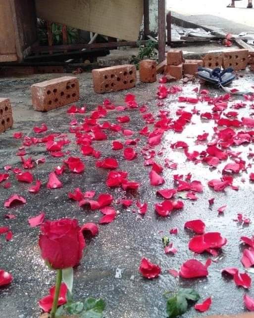 DandanieMyanmar's tweet photo. Tw // Blood , Dead
Last night 2 ppl got shot and dead by Military/Police Terrorists when those Terrorists violently crackdown on residents demanding to release the 3 detainees during night strike in TharkayTa Tsp,Yangon. (cont)
#WhatsHappeningInMyanmar
#Mar13Coup https://t.co/4Uotnh49jL