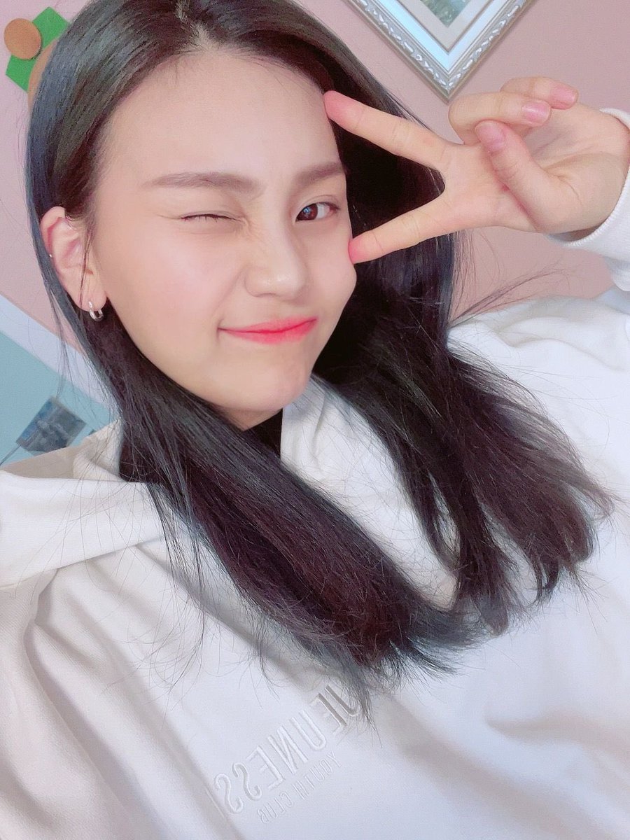 umjiarchived's tweet photo. 210313 weverse update
© gfriend weverse
#여자친구 #엄지 ` ♡ https://t.co/rxaNCNNUrO