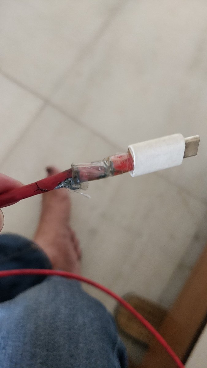 sshriya's tweet image. The cables of @oneplus mobiles develop cracks- several people face this problem. Why so @OnePlus_IN ? #OnePlus #onepluscable #mobile