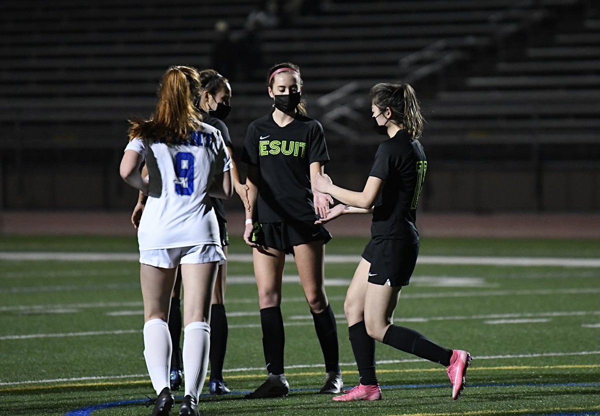 CandidEyePhoto's tweet photo. Maddy Koleno with the assist to Alison Sasaki for the score, Jesuit up 1-0 | #JesuitCrusaders vs #GrantGenerals @JesuitHighPDX @TheSaderNation @hssports_olive @SBLiveOR #GoSaders #SaderNation (📷©️https://t.co/4EfRFELCrM) https://t.co/Y7ApHZdr8Y