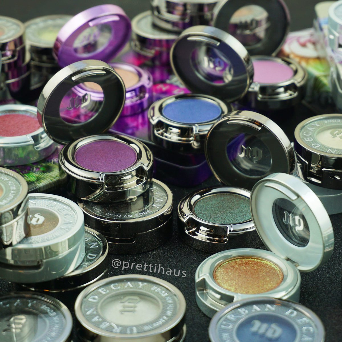 prettihaus's tweet photo. Haha I'm back- I'll miss the subway token singles by #UrbanDecay and Lounge, Midnight Cowboy and a few other shades... 😭 https://t.co/iq3Xmf49lM