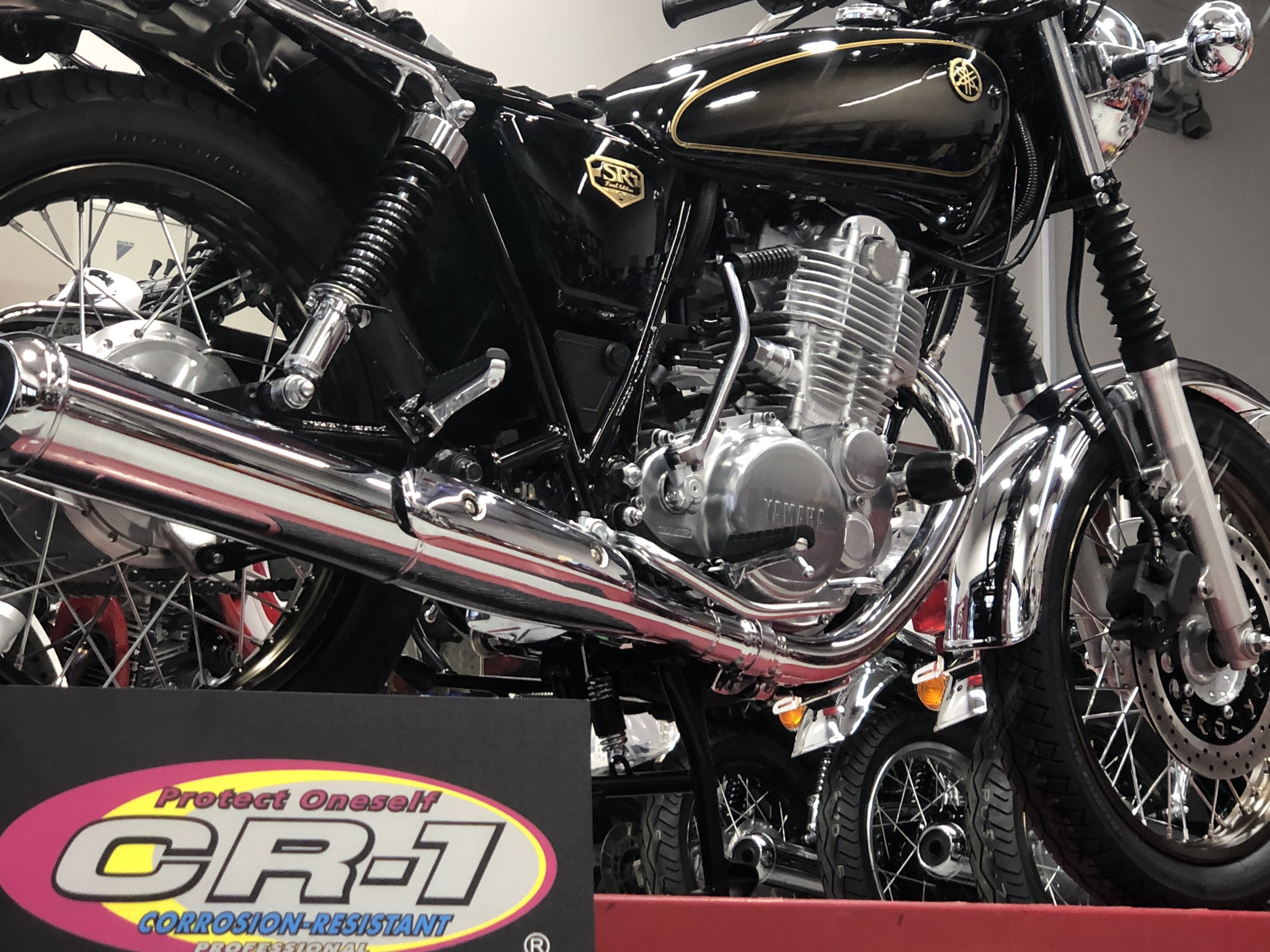 Yspつくば Sr400ファイナル での施工依頼を多く頂いています Cr1ガラスコーティング はバイクを汚れから守り 本物のガラス皮膜でバイク全体をコーティングします 長く綺麗に乗るならオススメです Yspつくば ヤマハ Sr400 Cr1 T Co