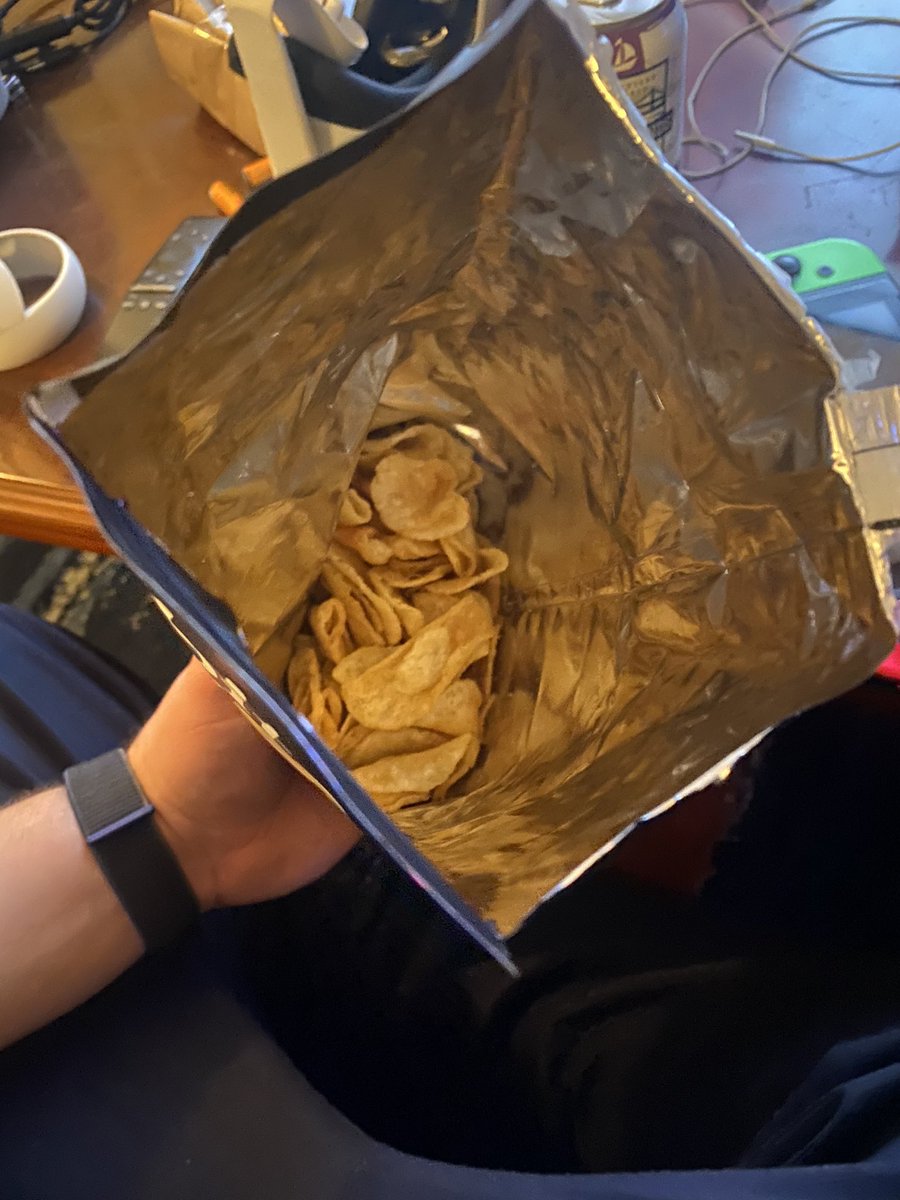 scotch_sports's tweet photo. #Heyhardbite I just bought this bag of chips, opened it and this is a “full” bag? We just talked about this on the podcast and I decided to give your brand a shot and this is what I get? Can you please explain? https://t.co/ETEmF71wEp