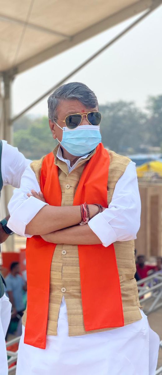 vipul_galande's tweet photo. 211 सीट वाली TMC,,44 सीट वाली काँग्रेस और 20 सीट वाली CPI को कह रही है कि सब मेरे साथ आ जाओ वरना 3 सीट वाली @BJP4India सरकार बना लेगी...यह ख़ौफ़ अच्छा लगा..
Jay shree mahakal 
@narendramodi @AmitShah 
@KailashOnline @Ramesh_Mendola 
@AkashVOnline https://t.co/L4ssuSgKwl