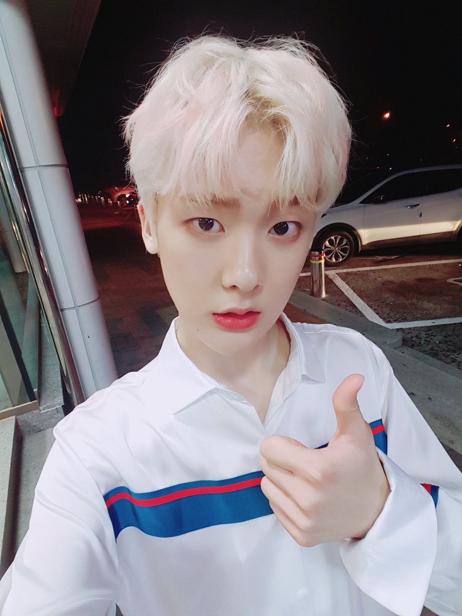 offclLYNX's tweet photo. [#YUKI🧸] Y mientras daba vueltas y esperaba mi otro paquetito andaba bien metido en la #TWIXIEStreamParty y dele que dele a las cancióncitas de este bello album, pero mi pecado es que le soy fiel a esta canción, so, I'm #TeamSweetTalker! Y bueno, también presumía la tarjetita💖 https://t.co/8zVx12V2fQ