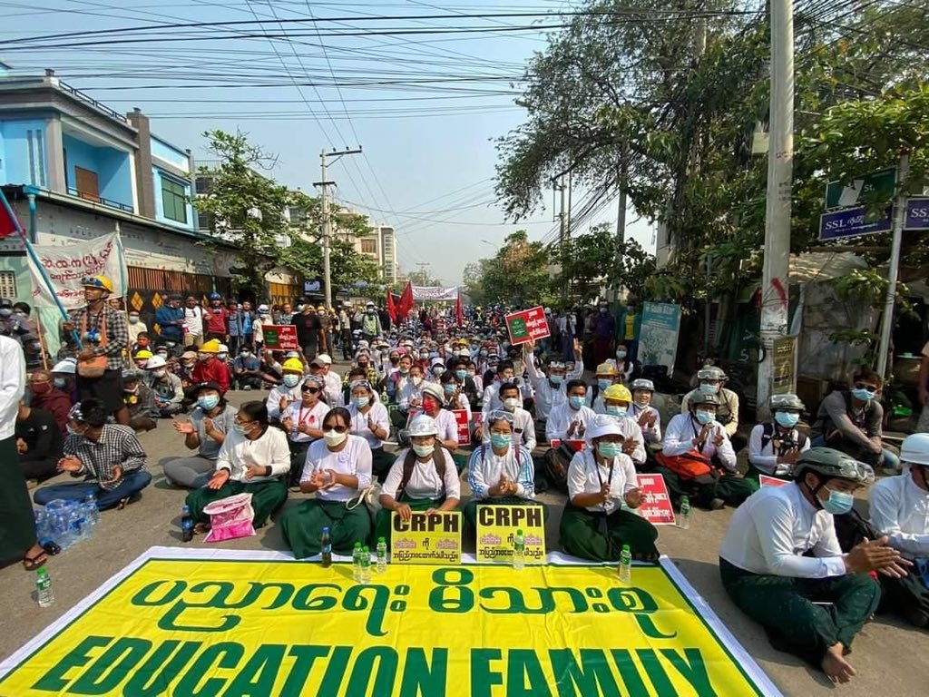 HsuChiKo1's tweet photo. Today Myanmar: Mandalay
General sit-in protest successfully finished around 10am in Mandalay, Mahar Aung Myay Tsp.

TOWARD FEDERAL UNION
#WhatsHappeningInMyanmar  #Mar13Coup https://t.co/7wC6HE3i1O