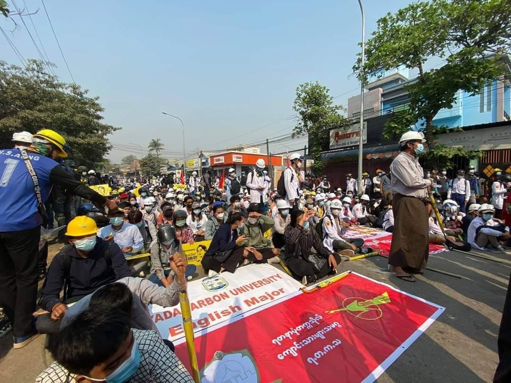 HsuChiKo1's tweet photo. Today Myanmar: Mandalay
General sit-in protest successfully finished around 10am in Mandalay, Mahar Aung Myay Tsp.

TOWARD FEDERAL UNION
#WhatsHappeningInMyanmar  #Mar13Coup https://t.co/7wC6HE3i1O