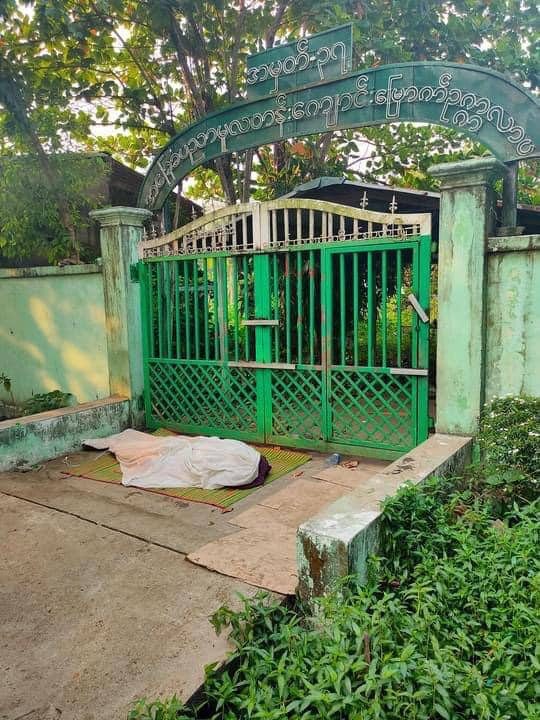 itskyawkokohein's tweet photo. Tw // death
A dead body was found in North Okkalapa, Yangon last night.  #WhatsHappeningInMyanmar
#Mar13Coup #March13coup 
TOWARDS FEDERAL UNION https://t.co/TdCBEmhass