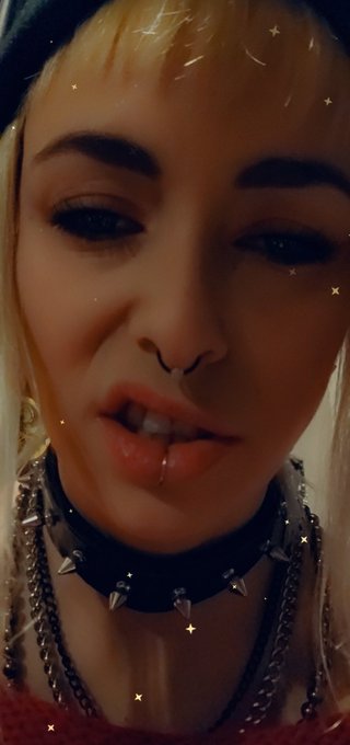 When you DM your celebrity crush that you're DTF cause you're a fucking cat in heat with high standards<a href="/tag/gdragon"class="tags"><span>#gdragon</span></a>