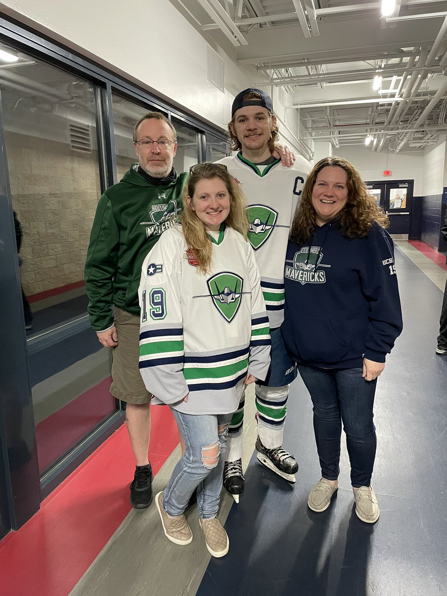 Tiff_Michelele's tweet photo. Endless weekends in the rink all for you, and I wouldn’t trade it for anything 💙💚 https://t.co/jW4hqL5P7Z