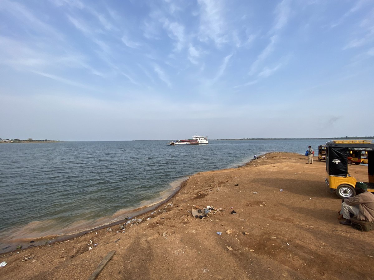 johndumelo's tweet photo. Early morning in Dambai. Catching the ferry to Kraachi. 😁 https://t.co/HvmeIuUIrc