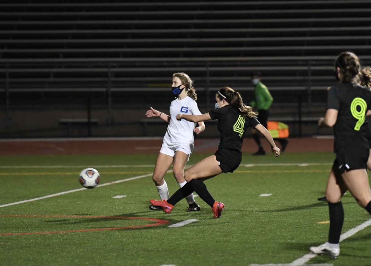 CandidEyePhoto's tweet photo. Maddy Koleno (4) scored at 16:10 in the 2H to put Jesuit up 2-0 | #JesuitCrusaders vs #GrantGenerals @JesuitHighPDX @TheSaderNation @hssports_olive @SBLiveOR #GoSaders #SaderNation (📷©️https://t.co/4EfRFELCrM) https://t.co/Dfgahtkr47