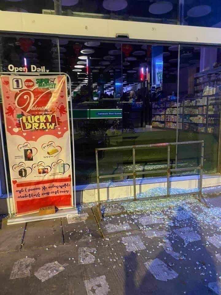 WinBoBo7's tweet photo. Last night, 12th March 2021, a change of mini mart, One Sop, glass windows were broken by military and police. But the people from neighborhood protected the mart from lootings for the mart. https://t.co/PBE3bGmlOF