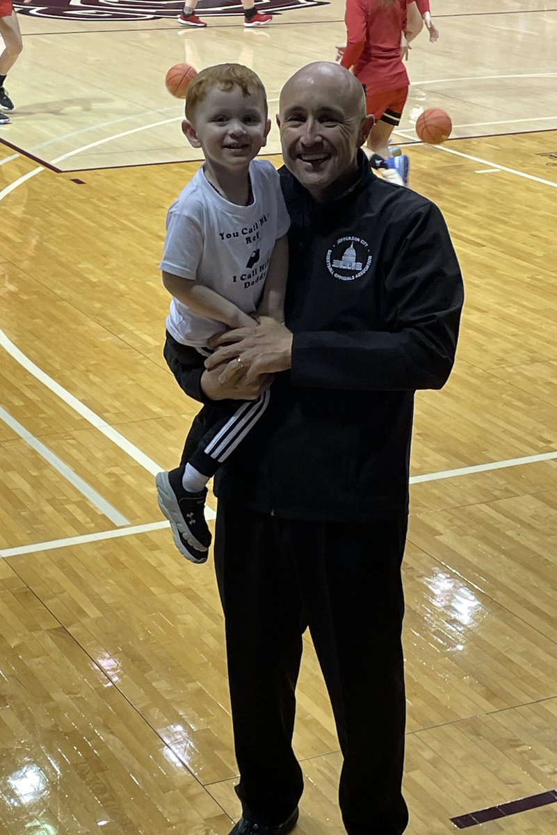 coachbranson23's tweet photo. Having a blast reffing MSHSAA Basketball Final 4 in Springfield &amp; my #1 fan seems to like it too! https://t.co/nfAxL0mNV5