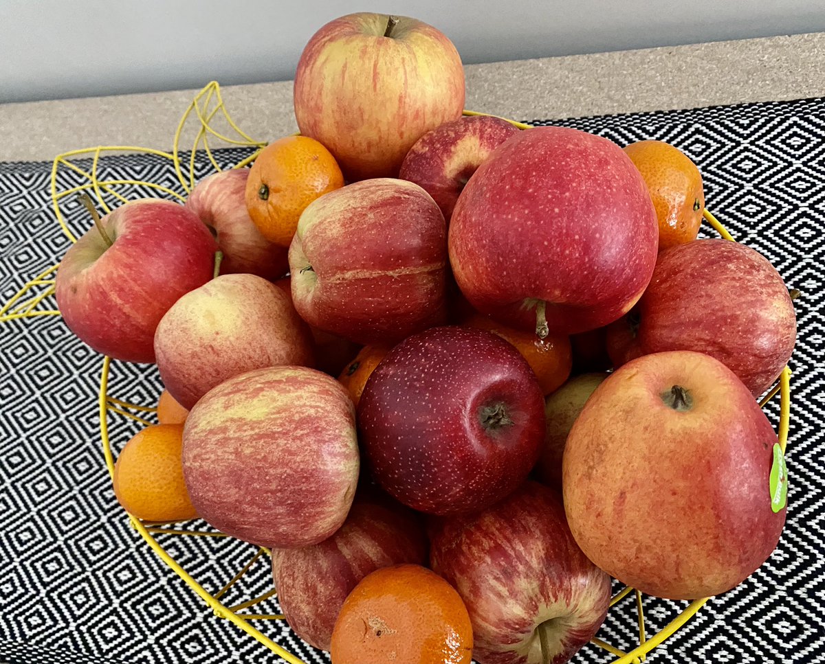 NCCBrent's tweet photo. #fridayfoodbank #feedourfamilies #faithinaction Thanks @WatesGroup #knowleshouse @DeniseSouthard5 @Caritas_love we are now open for business in our cabin! Thanks to Wates, @gracelandsyard for this weeks donations. @SchsofSanctuary @citizens_london @CityofSanctuary @CchaplainNc https://t.co/nDvai0uSrJ
