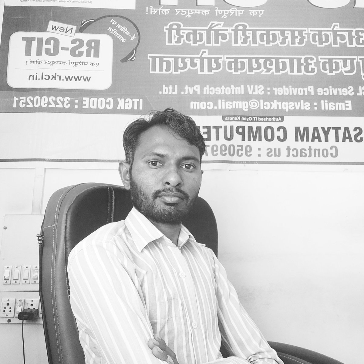 SurendraSatyamG's tweet photo. रुकावटें आती है सफलता की राहों में
ये कौन नहीं जानता
फिर भी वह मंज़िल पा ही लेता है
जो हार नहीं मानता https://t.co/LO00WMuTC9