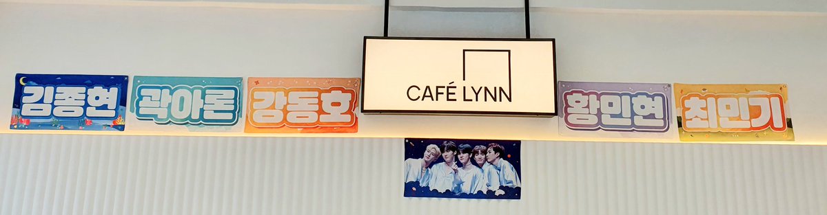 visual_nu12315's tweet photo. 1. 카페 린
#우린_항상_너희_곁에_있을게
카페투어 첫날에 들인 카페린~
선착을 하고싶었지만 못했다..ㅠㅠ
그래도 키링을 받아서 너무좋았다^^♡ https://t.co/uP7LAhse7H