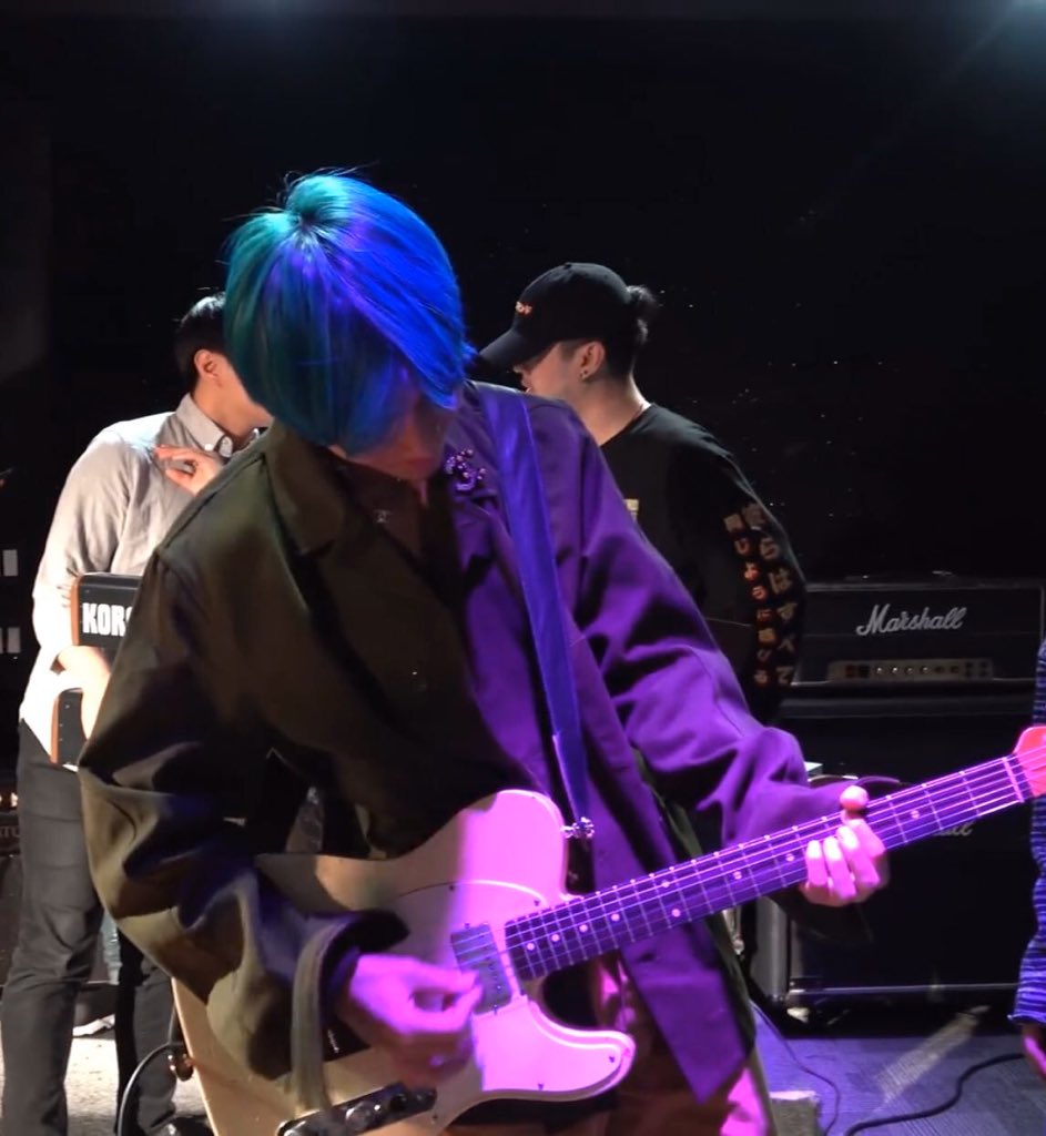 kthszjjk's tweet image. esse jungkook     com esse taehyung