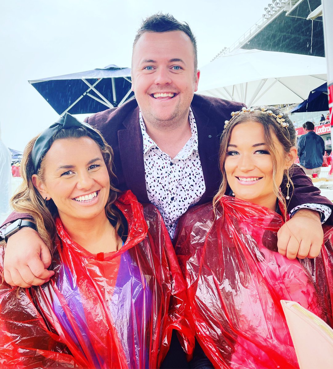 nikkitaross10's tweet photo. Putrid weather but a great day. Thanks @DynamicPrintGr1 #AllStarMile https://t.co/msckZHEiAG