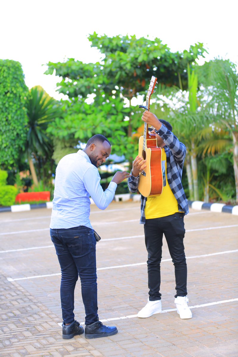 Mulindahabirene's tweet photo. Umuziki wa @NiyoBosco7 urimo ubuzima . Soon #Amabandi https://t.co/iUFF6JFOFi