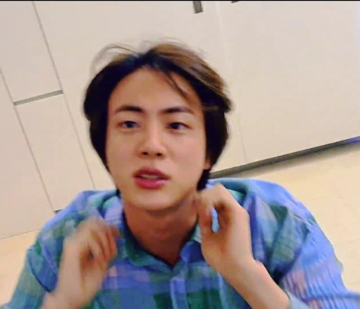 KookieChocoRoll's tweet photo. But when jin put his bangs back😳😩 https://t.co/og98oEJyam