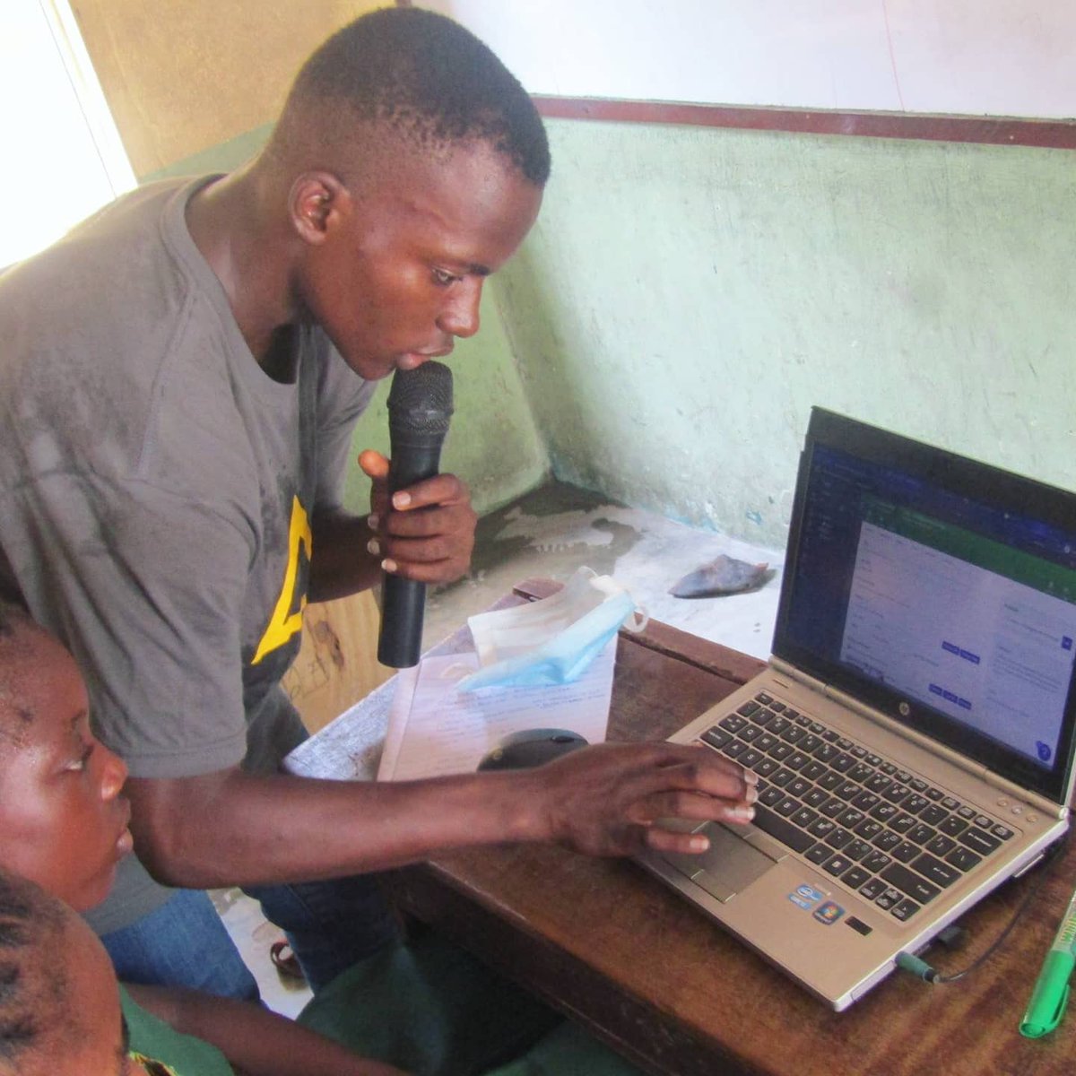 AgilityCMS's tweet photo. 🔥👇 incredible school tour organized by @nifemibuilder and @tw_empowerment supported by @agilitycms and #Vercel🖤
Nifemi's goal is to provide digital skills to kids in Nigeria and teach them basics of #javascript and #nextjs. We are so honored to be part of these kids journey♥️ https://t.co/KPPNkWPBi5