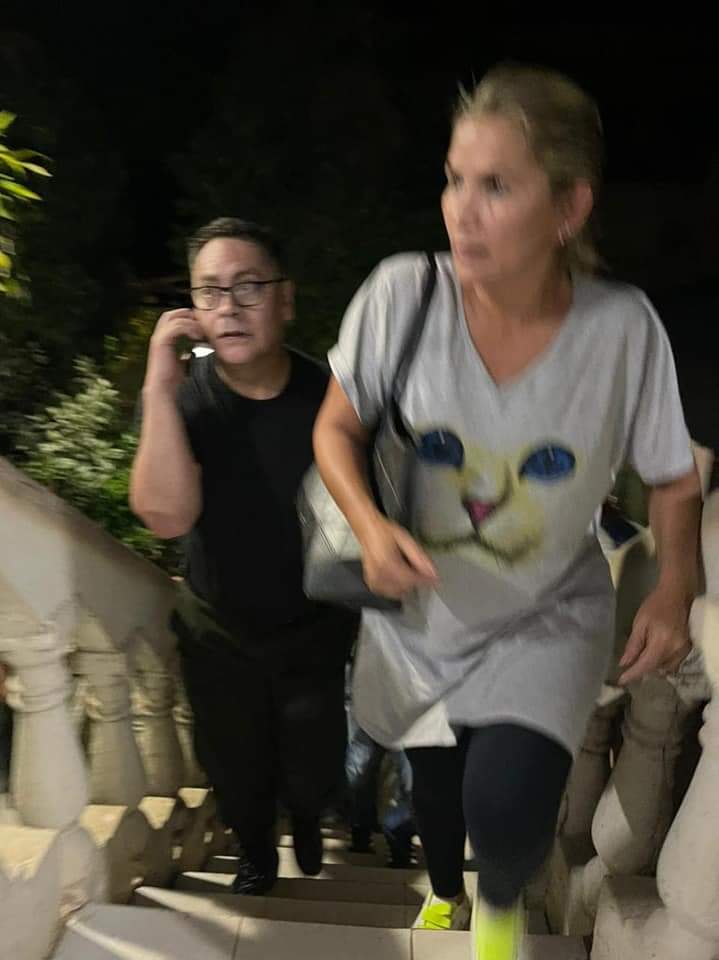 ATBDigital's tweet image. #URGENTE #JeanineÁñez llegará a #LaPaz alrededor de las 3:15 y será presentada por el ministro de Gobierno, Eduardo del Castillo.
(Noticia en proceso)
#ATBDigital
atb.com.bo