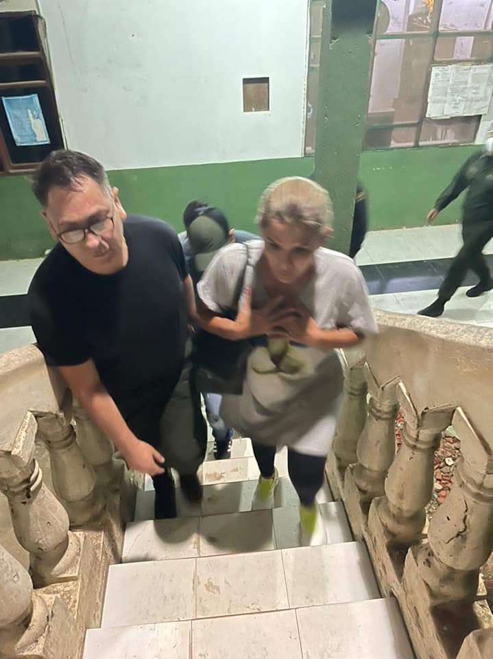 ATBDigital's tweet image. #URGENTE #JeanineÁñez llegará a #LaPaz alrededor de las 3:15 y será presentada por el ministro de Gobierno, Eduardo del Castillo.
(Noticia en proceso)
#ATBDigital
atb.com.bo