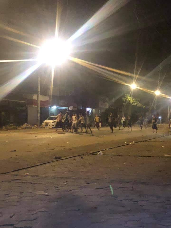 Night raiding at Hlaing Tsp(near Parami SeinGayHar): 
Terrorists opened gunfires randomly on the streets even into the alleyway with live ammunitions destroying civilians' properties!
Heard 1 headshot, 1 got shot in thigh &amp; 1 shot in arm!
#WhatsHappeningInMyanmar 
#Mar13Coup