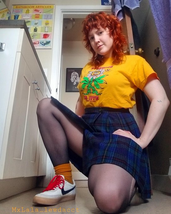 I'm cute when im PG too. This outfit is rad. who doesnt love a pleated skirt outfit with a throwback<a href="/tag/redhead"class="tags"><span>#redhead</span></a><a href="/tag/pleatedskirt"class="tags"><span>#pleatedskirt</span></a>