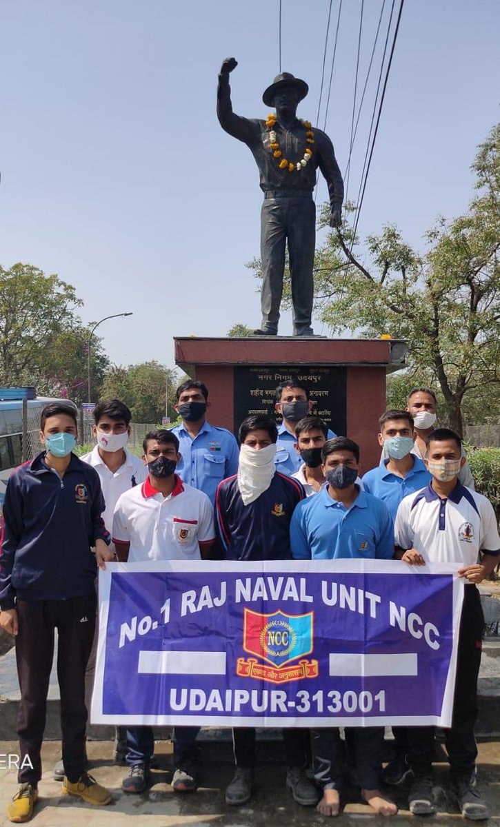 NccUdaipur's tweet photo. Celebrating  75 years of  Independence statue of Shaheed Bhagat Singh was Cleaned at Thokar Chouraha, Udaipur by NCC Cadets of 1 Raj NU NCC Udaipur. https://t.co/OtvCiSHULs