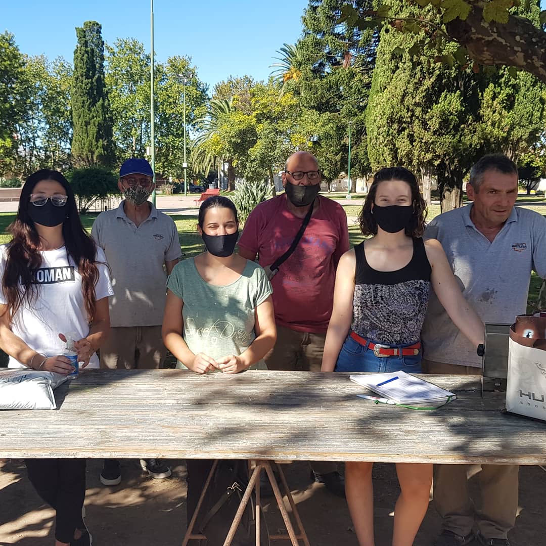 ambienteareq's tweet photo. ♻️Sábado de CANJE  RESIDUOS X COMPOST  cumpliendo medidas sanitarias obligatorias. Seguimos sumando residuos  separados en nuestros hogares.
#YOCUIDOELPLANETA✔🔜🌎 #ConcientizaciónAmbiental @comunadearequito https://t.co/6EJz1wTa4K