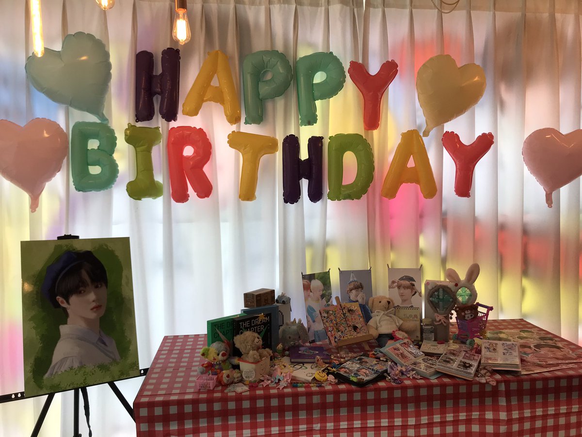 BBOO_OOPU's tweet photo. #오쪼다_봄이_범규 

바깥쪽도 힐링인데 안은 정말 기절하는줄 알았어요... 대존예🤍🤍 생카 열어주셔서 정말 감사합니다!!! 럭드 진짜 재밌게 했어요!! 덕분에 진짜 받고 싶었던 포스터도 받았네용❤️❤️ https://t.co/cxoB7IUzMp