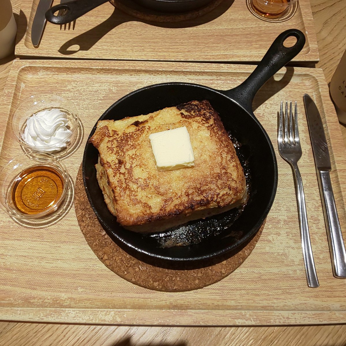 Callus94233649's tweet photo. 《カフェ紹介》

阪急電鉄 河原町駅から歩いてすぐのところにある"BLUE LEAF CAFE" 

1番のおすすめはフレンチトースト🍴

落ち着いた空間でゆったりと過ごすことができます。

全席電源・無料Wifi完備のた��ちょっとした作業にも向いています💭

#春から京女 https://t.co/A2Prjs9fT1