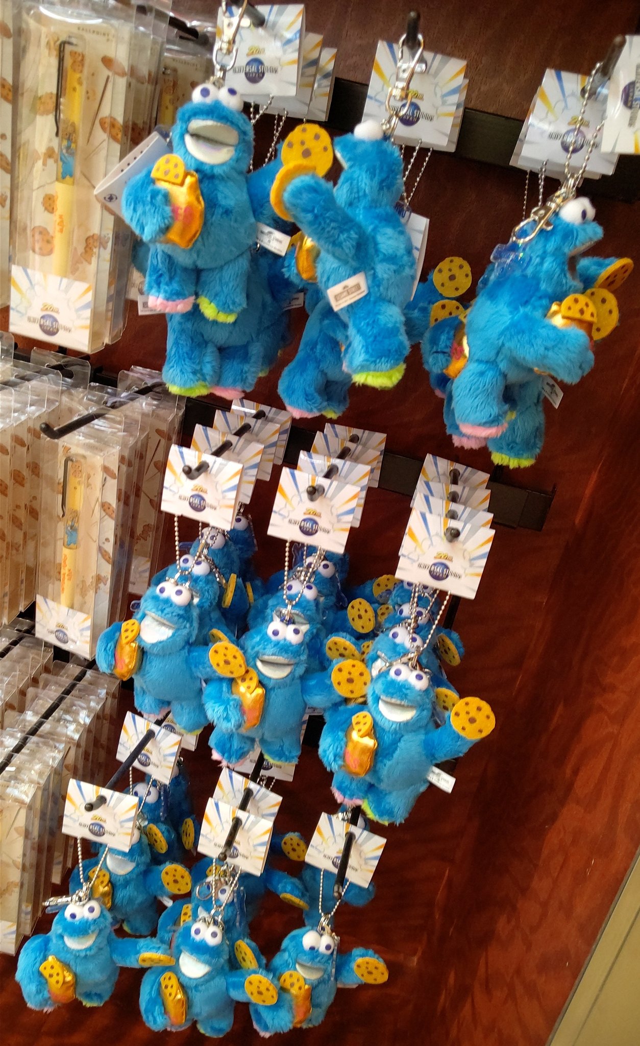 ぽけお クッキーモンスターのth限定のぬいぐるみがめっちゃ可愛かった Usjファン クッキーモンスター Usjグッズ T Co K4yn9cer Twitter