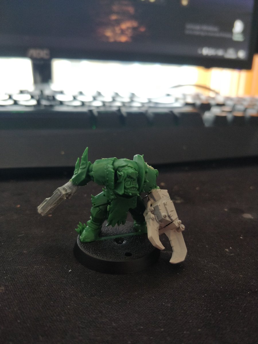 off_hobby's tweet photo. So John is kitbashing some more Nobz for his Orks and @GazOfAllTrades is 3d printing like a madman for his upcoming video. What are you guys doing on your saturday #craftanoon? #warmongers #warhammer40k https://t.co/AW1Ui6w9Lp