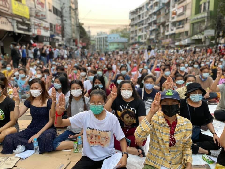 လှည်းတန်းညသပိတ်စတင် #WhatsHappeningInMyanmar #HearTheVoiceOfMyanmar #March13Coup