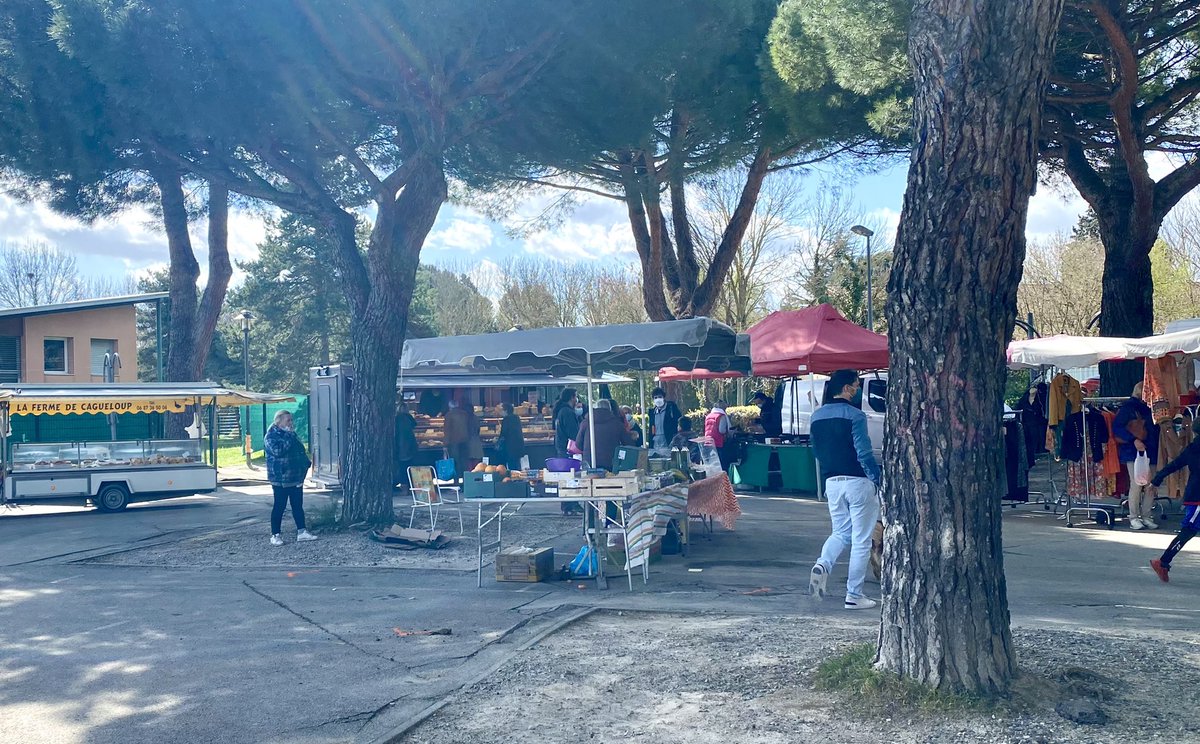 🫒 J’étais ce matin avec Carole Fabre au marché de verte prairie à Castanet-Tolosan où j’ai pu y déguster quelques délicieuses olives d’un producteur de #HauteGaronne. 

Les marchés sont essentiels pour créer du lien et consommer des produits locaux de qualité. #AgricultureBio