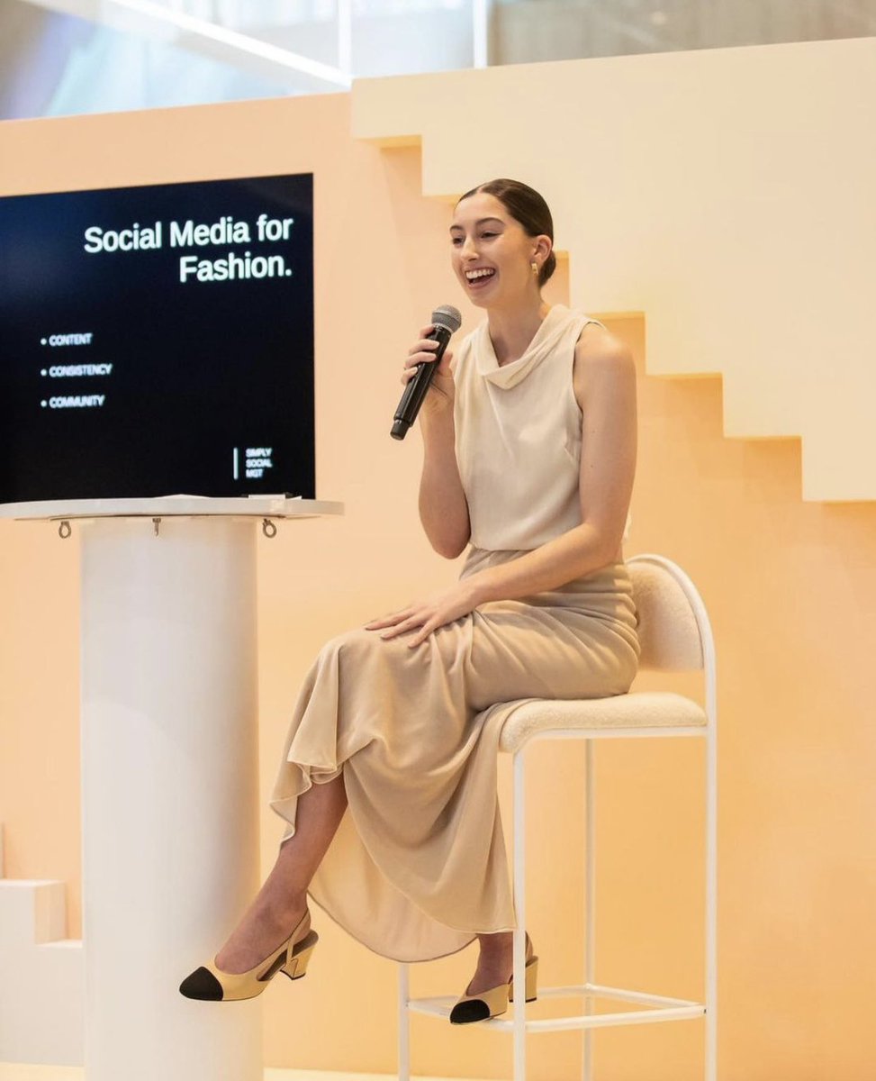 indi_roehrich's tweet photo. No better way to kick off the weekend than with a @SimplySocialMGT ‘Social Media for Fashion’ session at @melbfashionfest for Fashion Weekend. Thank you to everyone who attended!

#MelbFashionFestival #MelbMoment #SimplySocialApp #AppStore #GooglePlay #FashionSocialMedia https://t.co/HB2uqwCKyU