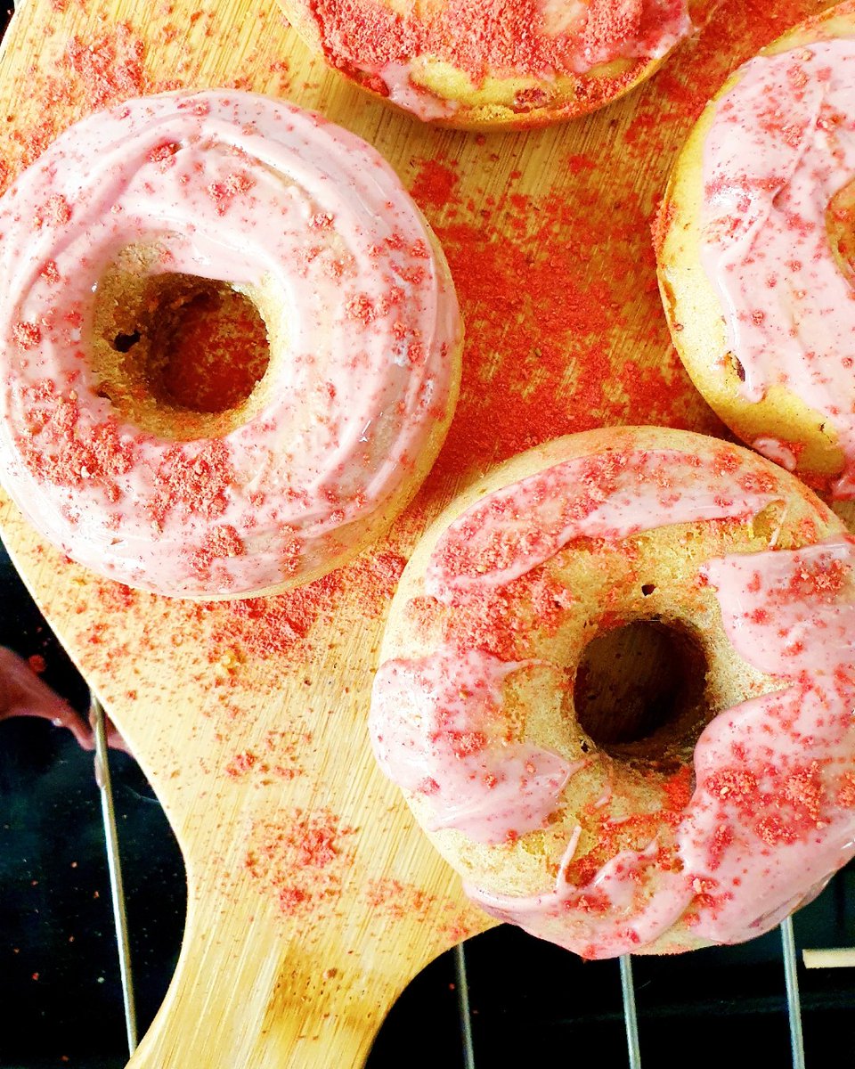 tangoandrakija's tweet photo. Weekend is for donuts 🎉🍩🍩🍩
.
#donutsdonutsdonuts #doughnuts🍩 #donutsofinstagram #donutsarelife #donutparty #homemadedonuts #bakeddonuts #cakedonuts #thefeedfeedbaking #bakingtherapy #bakingfun
#donutday #donuts🍩 #foodlover #foodie #cookingram
#tangoandrakija#bakingtime https://t.co/q51kjDmjh3