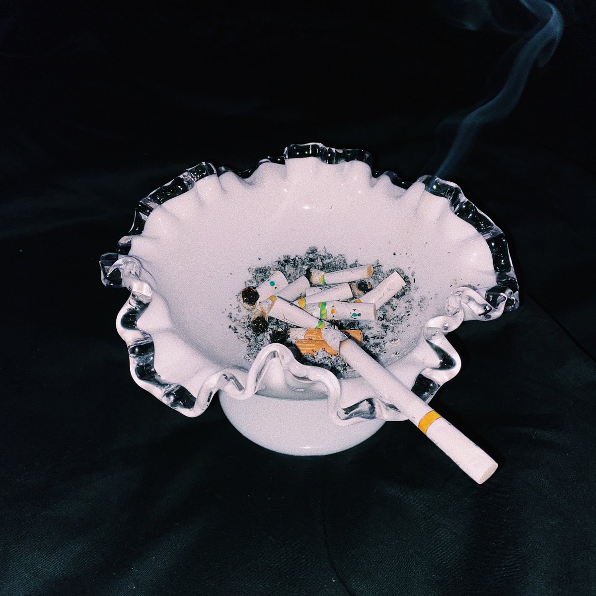 아름다운 재떨이 삼