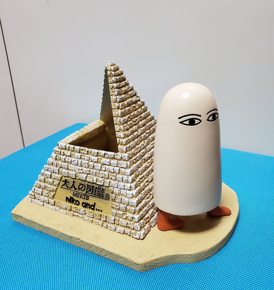 Eiko בטוויטר 悪天候と出勤日が重なってしまったものの ニコアンドと 大人の図鑑 コラボグッズ メジェドペン立てとメジェドペンケースを仕事終わりに購入出来たから満足 やっぱり買わなかったら後悔すると 昨日からソワソワしていた ペン立ては中々の重量で