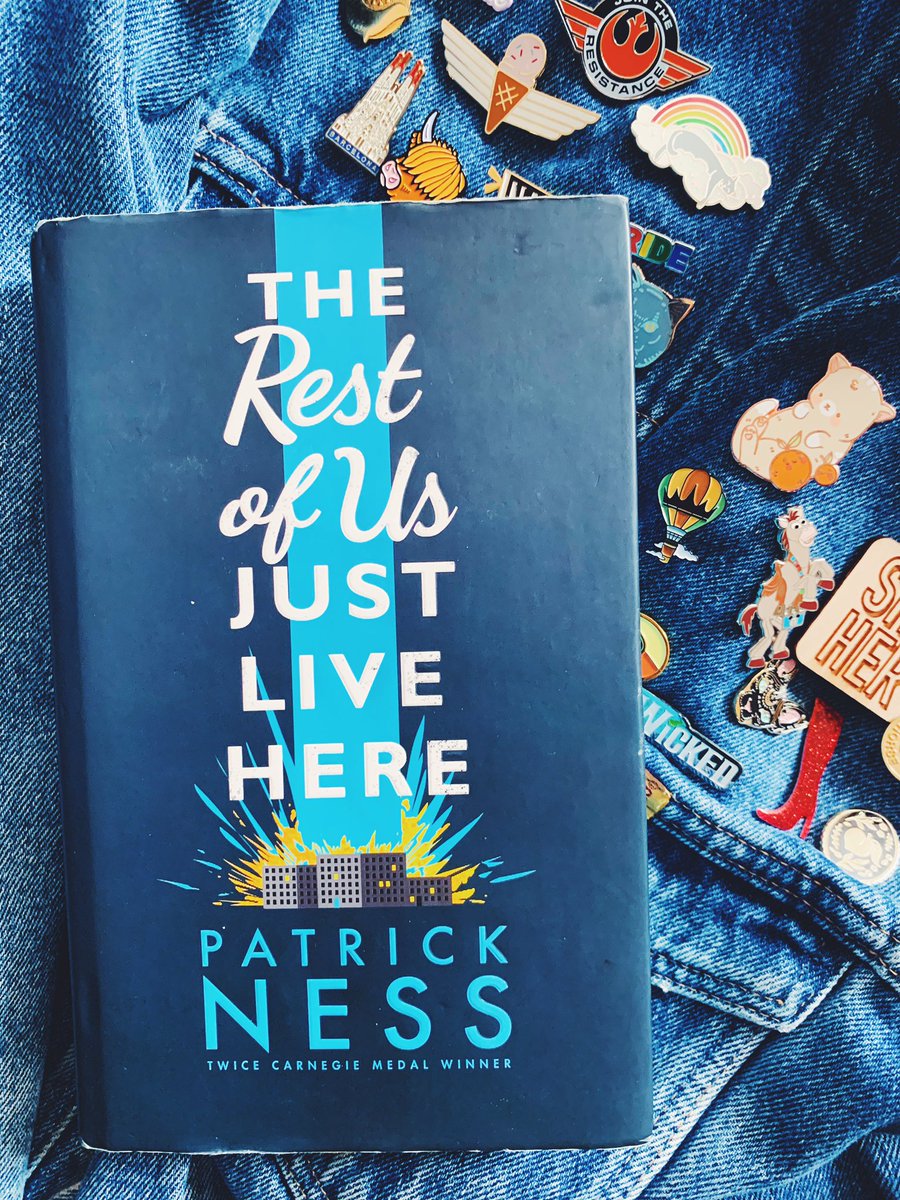 The_First_Lines's tweet photo. What if you aren’t the hero of the story? #PatrickNess’s The Rest of Us Just Live Here 🌃
〰️
“On the day we’re the last people to see indie kid Finn alive, we’re all sprawled together in the Field, talking about love and stomachs.”
〰️
#thefirstline #booklovers https://t.co/5glXVuMsLW
