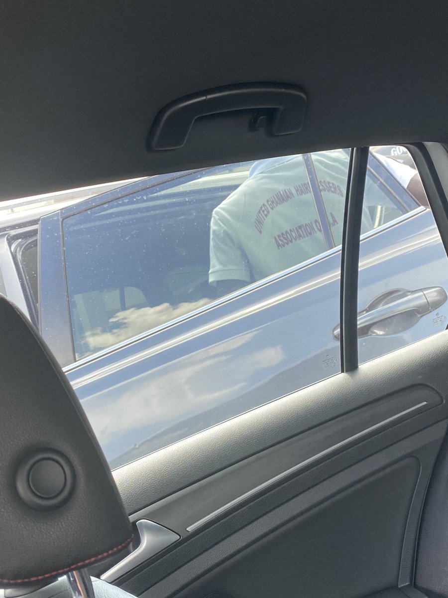 shybear_M's tweet photo. Just saw some people wearing tshirts that says “United Ghanaian Haidressers Association of SA”immigrants mobilising and forming organisations. isn’t Ghana one of the countries that don’t allow foreigners to own small businesses in their country #PutSouthAfricansFirst https://t.co/IH7yOlTVpa